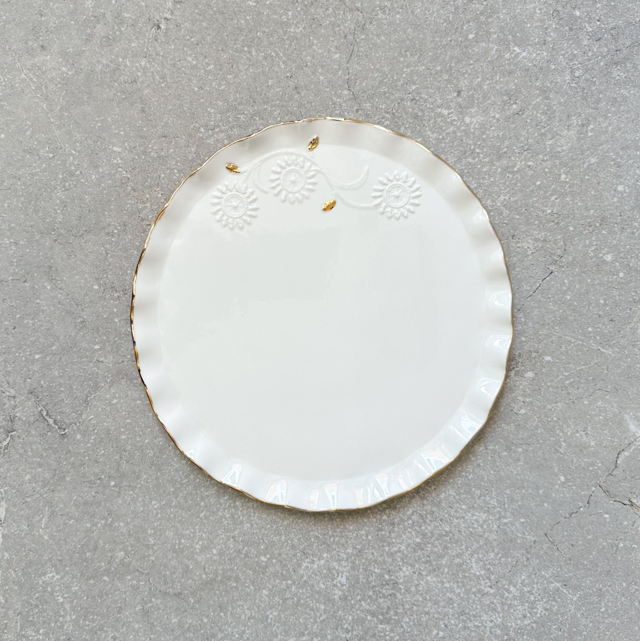 plate Sončnica round wave edges