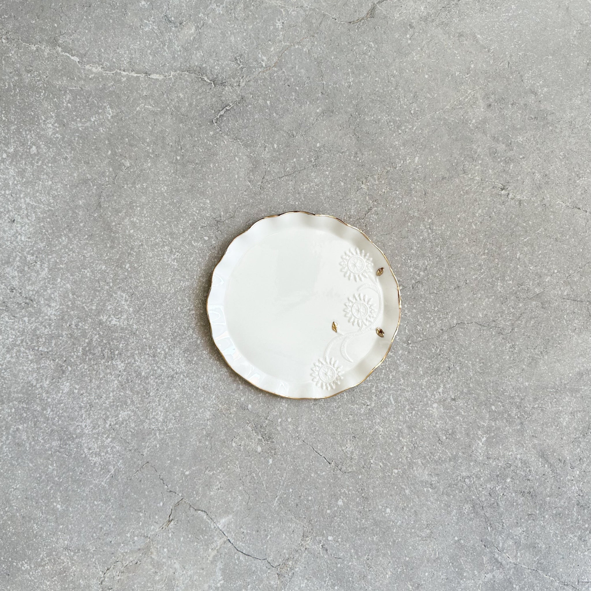 plate Sončnica round wave edges