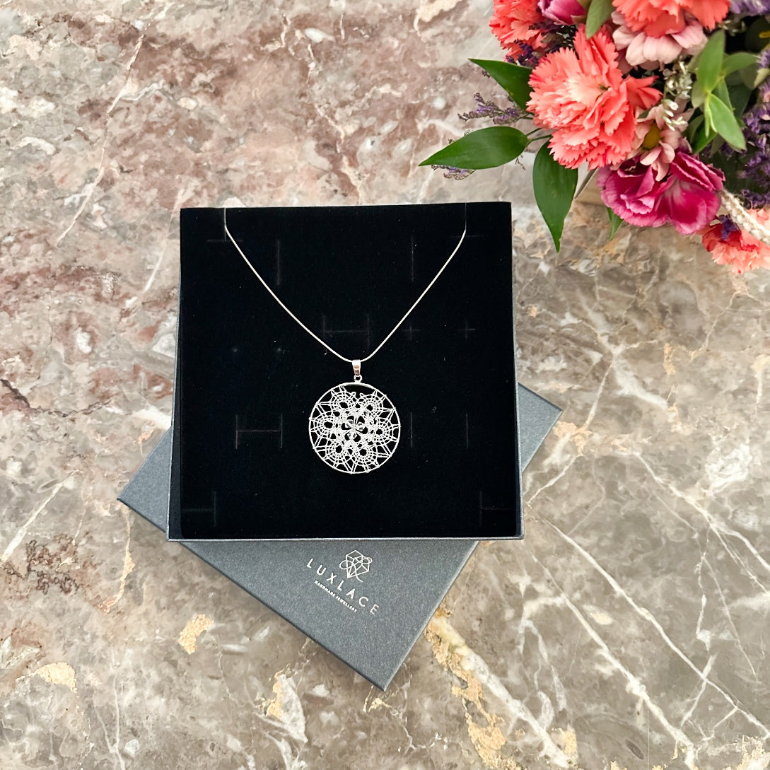 Rožica – Sterling Silver Lace Pendant Necklace